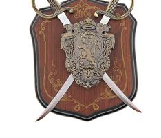 Геральдика, щит со львом, 2 шпаги