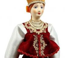 Сувенирная кукла Девичий праздничный костюм к.19 - н.20 в. Архангельская губ. Россия