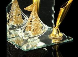 Сувенир Кораблик, на зеркале с подставкой для ручек