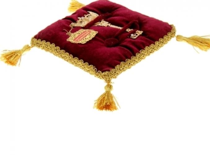 Золотой ключик сувенирный на подушке Ключ от сердца