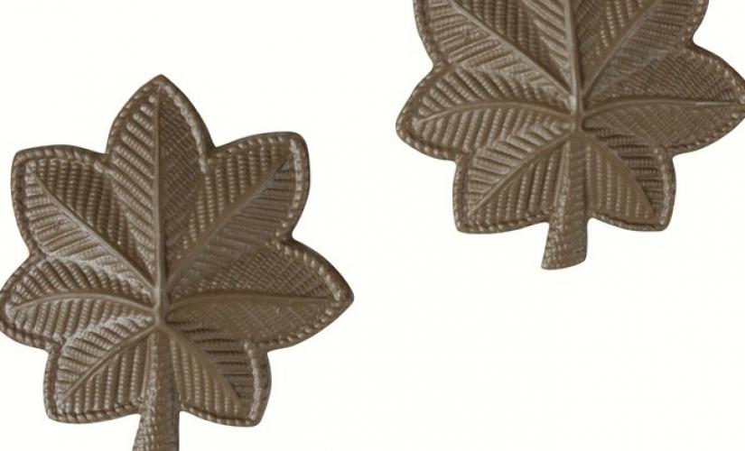 Петлицы майора  ― Тел 8-495-741-86-12 Бронза скульптуры вазы  подарки, статуэтки, пепельницы, лопатки для обуви, ключницы, шкатулки для украшений, кувшины и многое другое EMAIL a7418612@yandex.ru